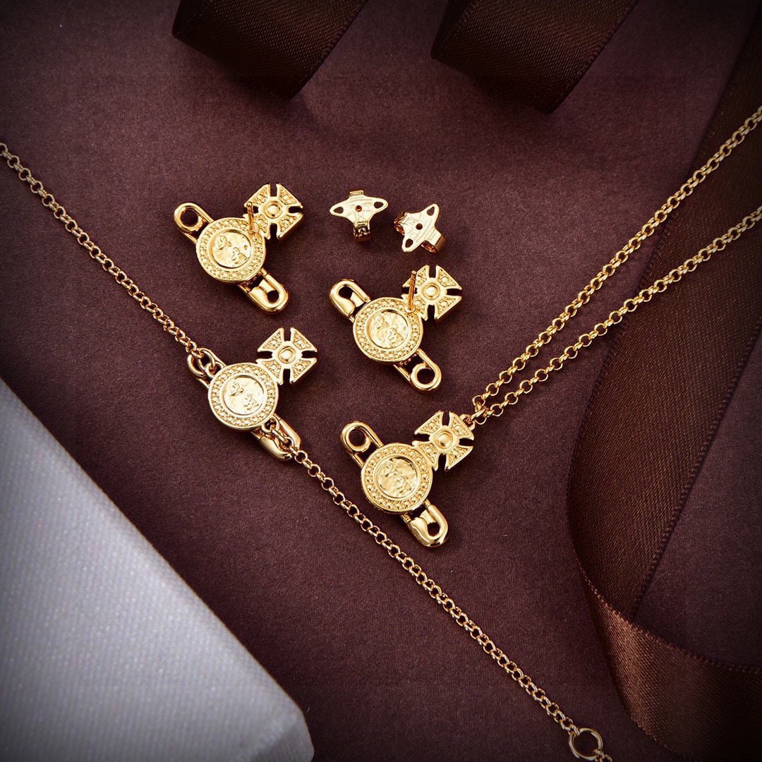 Vivienne Westwood- Saturn set