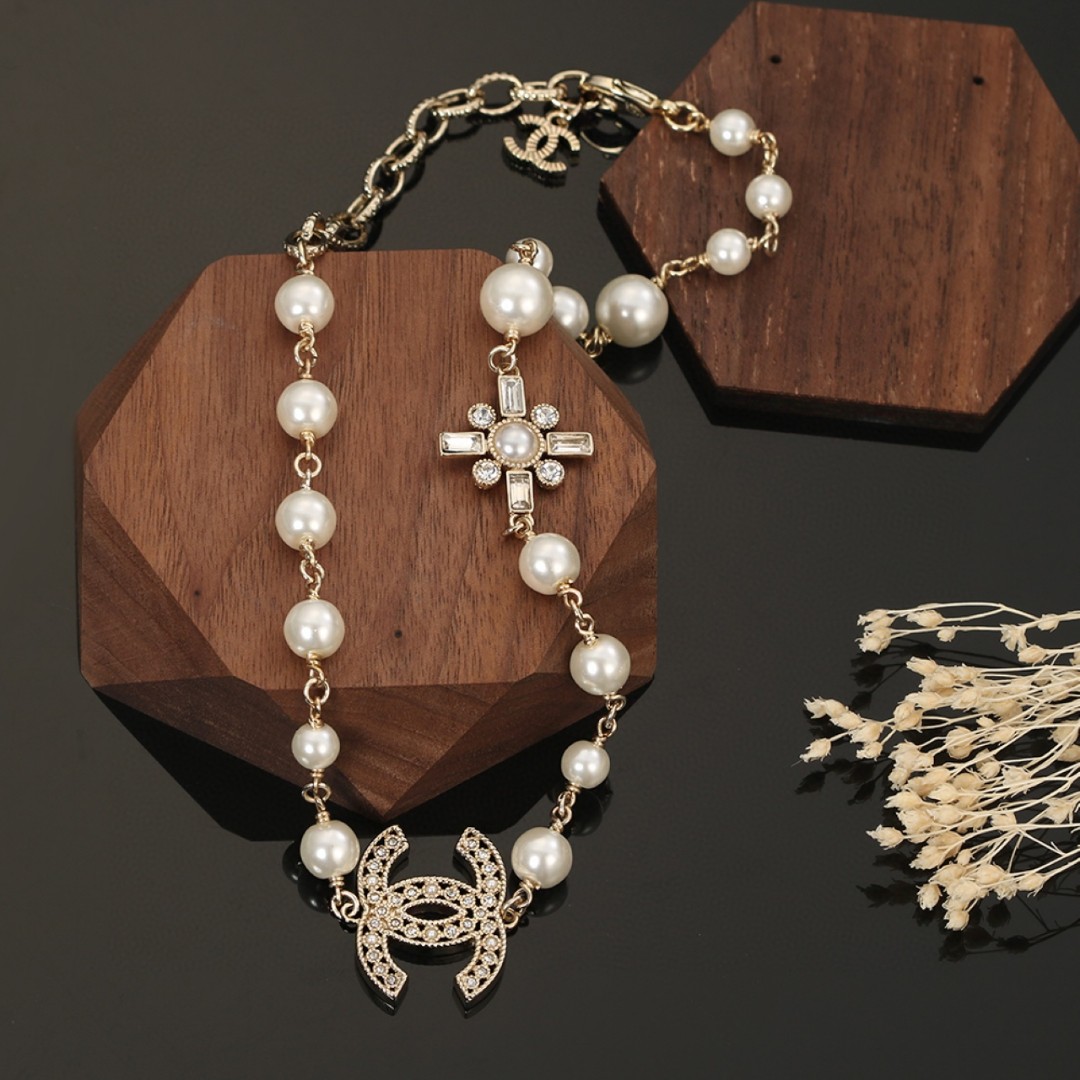 Chanel-Double C pearl necklace