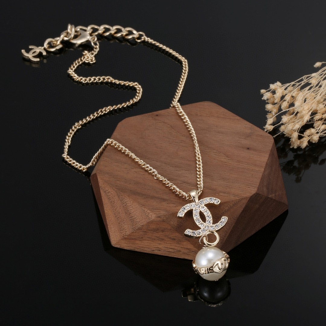Chanel-pearl necklace