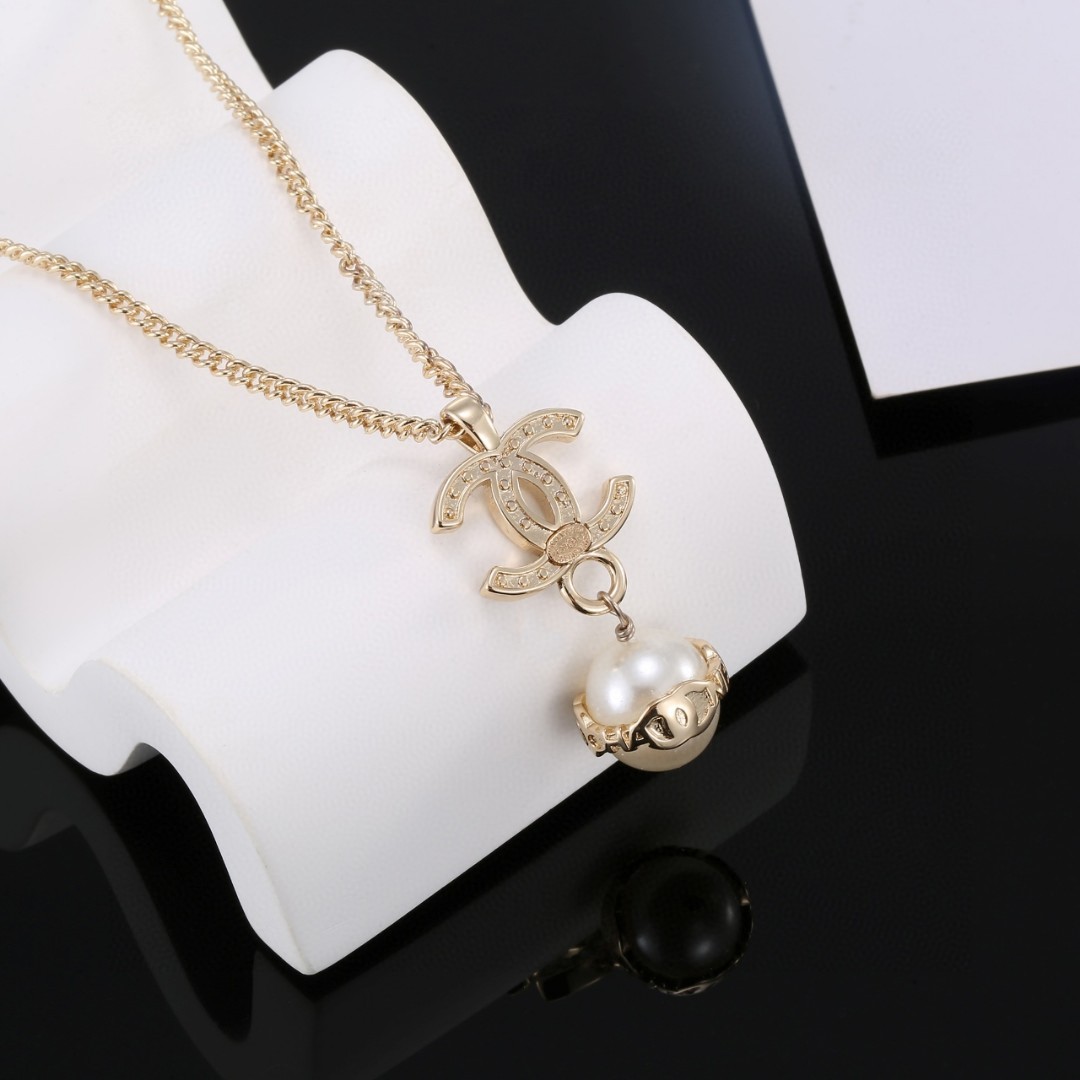 Chanel-pearl necklace