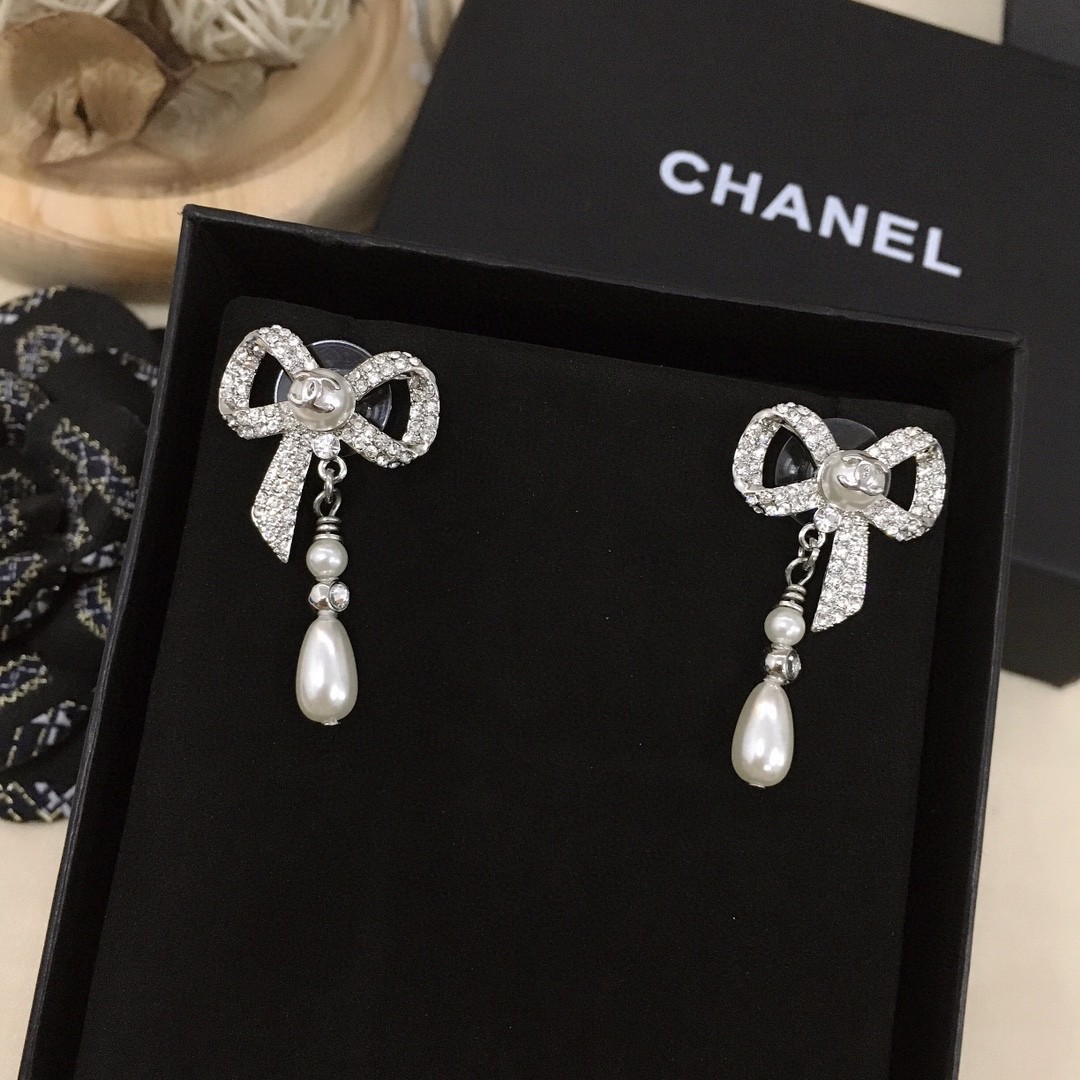 Chanel-Butterfly Knot Water Drop Pearl Earrings