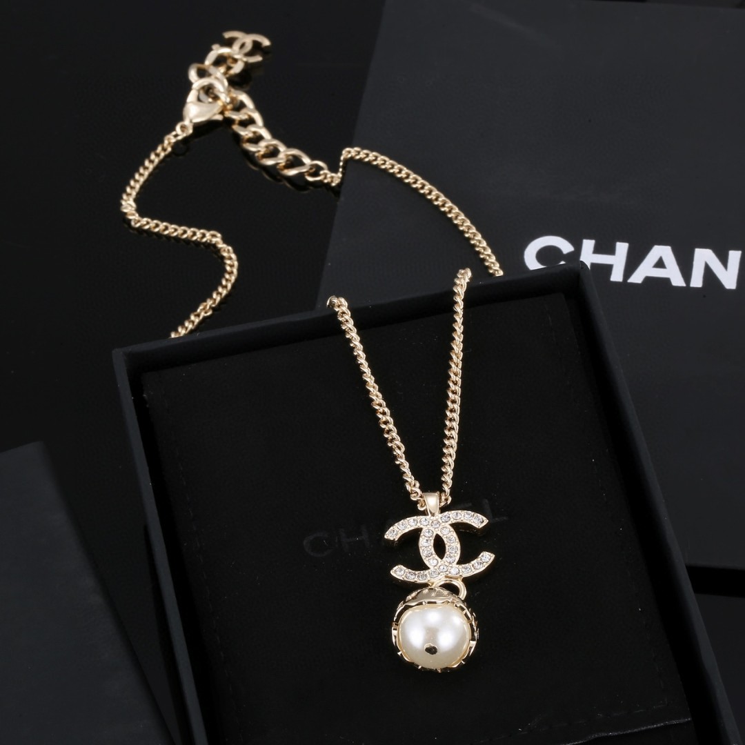 Chanel-pearl necklace
