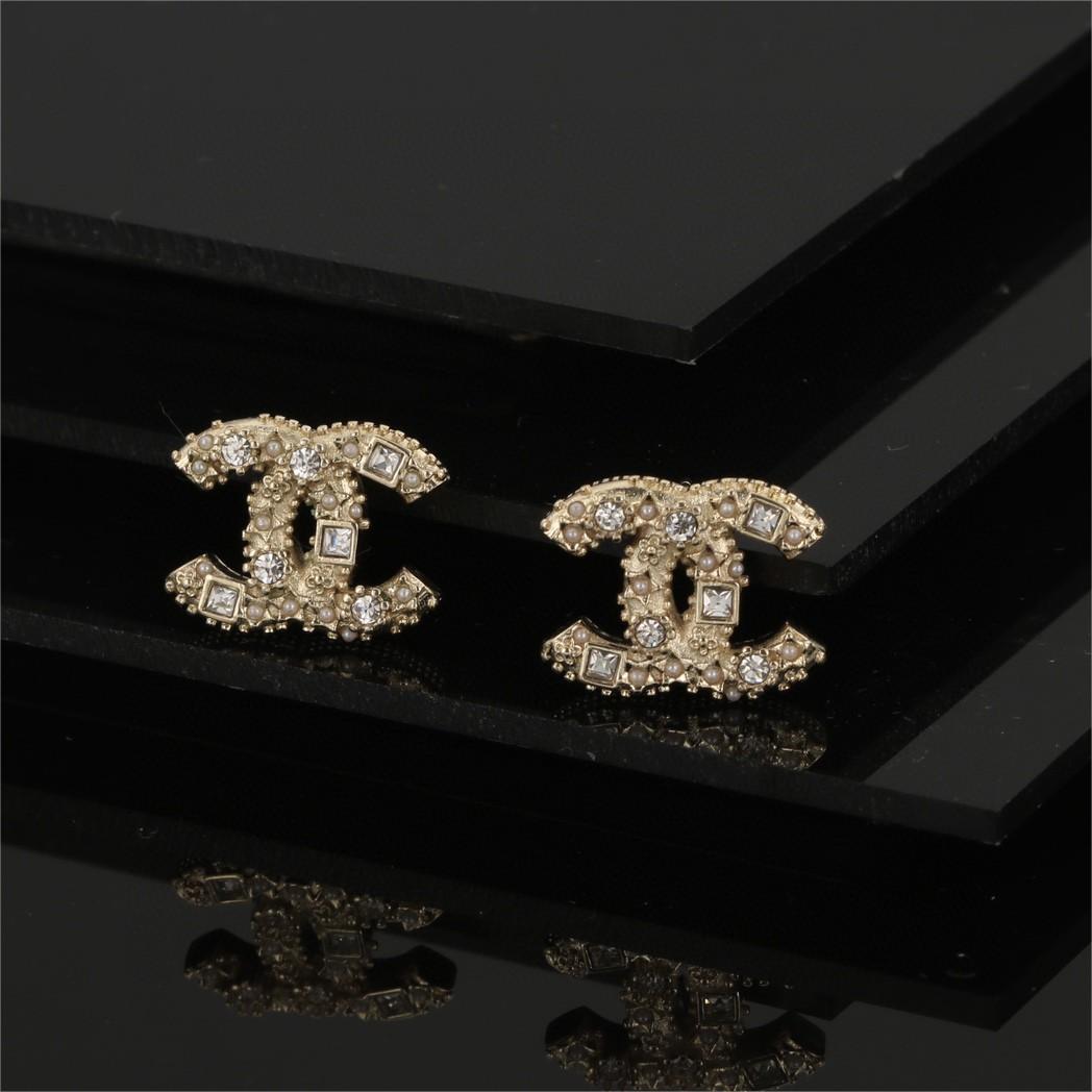 Chanel-Mi Zhu Cube Crystal Double C Earrings