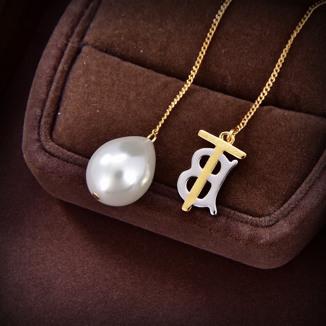 Burberry-Pearl pendant earrings
