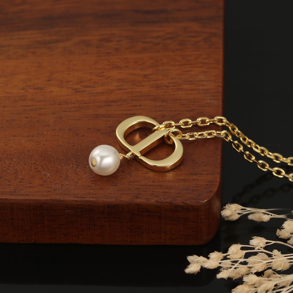 Dior-Pearl pendant CD necklace