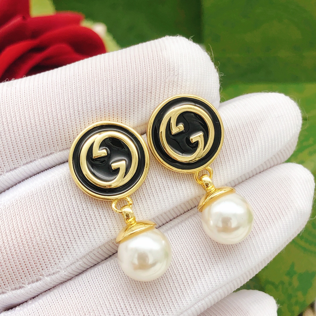 GUCCI- Black base oil hanging pearl earrings