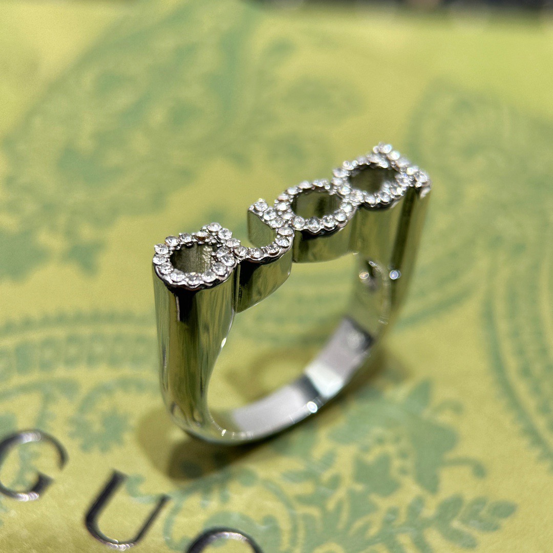 GUCCI-Full Diamond Letter Ring