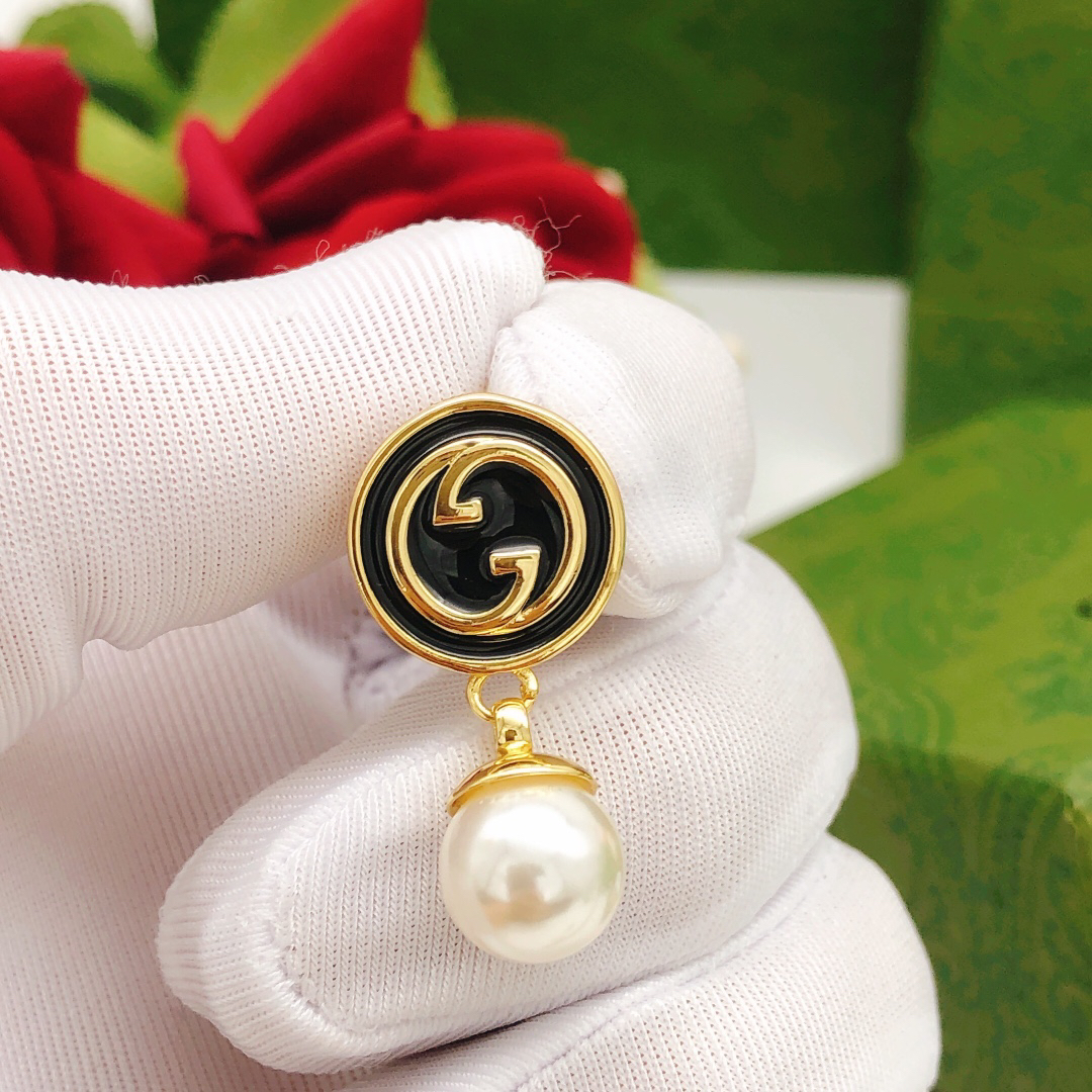 GUCCI- Black base oil hanging pearl earrings