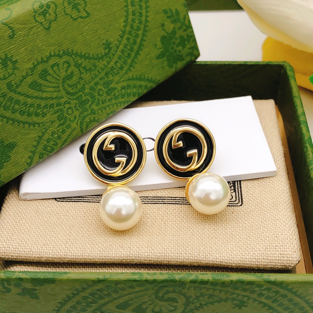GUCCI- Black base oil hanging pearl earrings