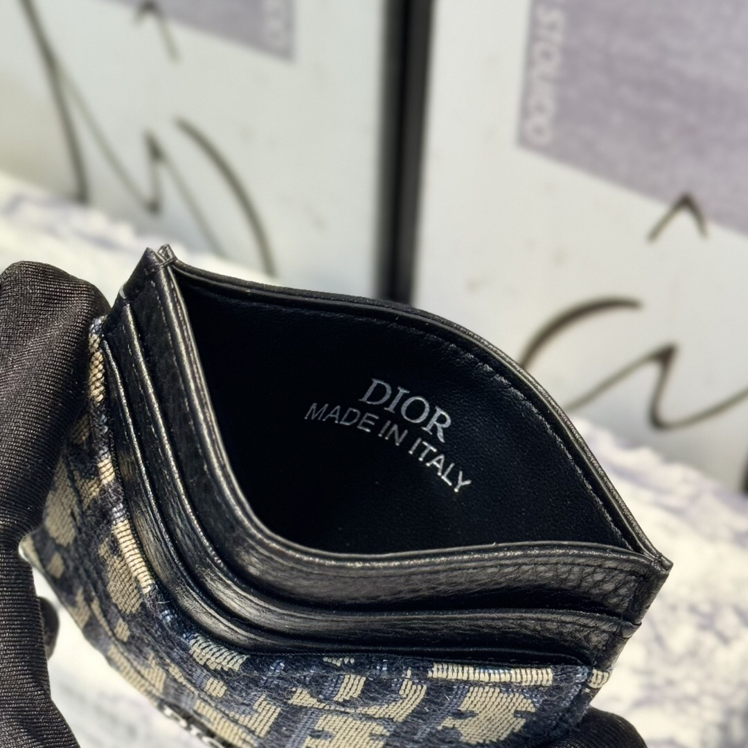 Dior-Saddle clip