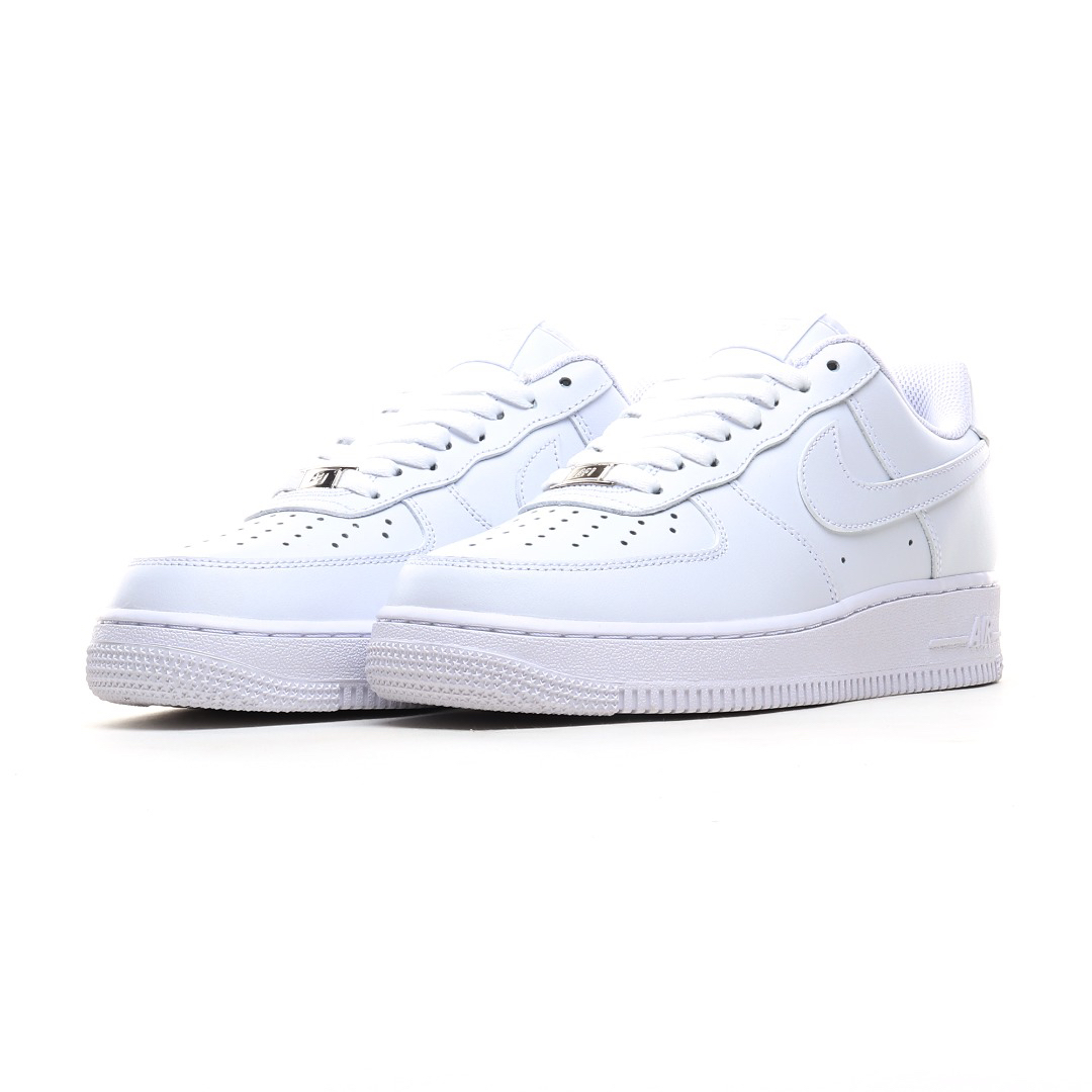 Nike-Air Force 1 ´ 07 Low Paired With Casual Sports Board Shoes
