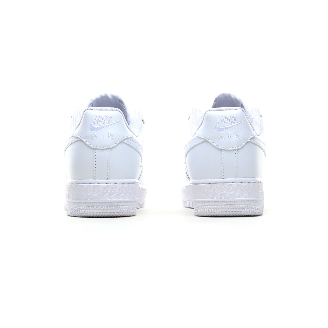 Nike-Air Force 1 ´ 07 Low Paired With Casual Sports Board Shoes