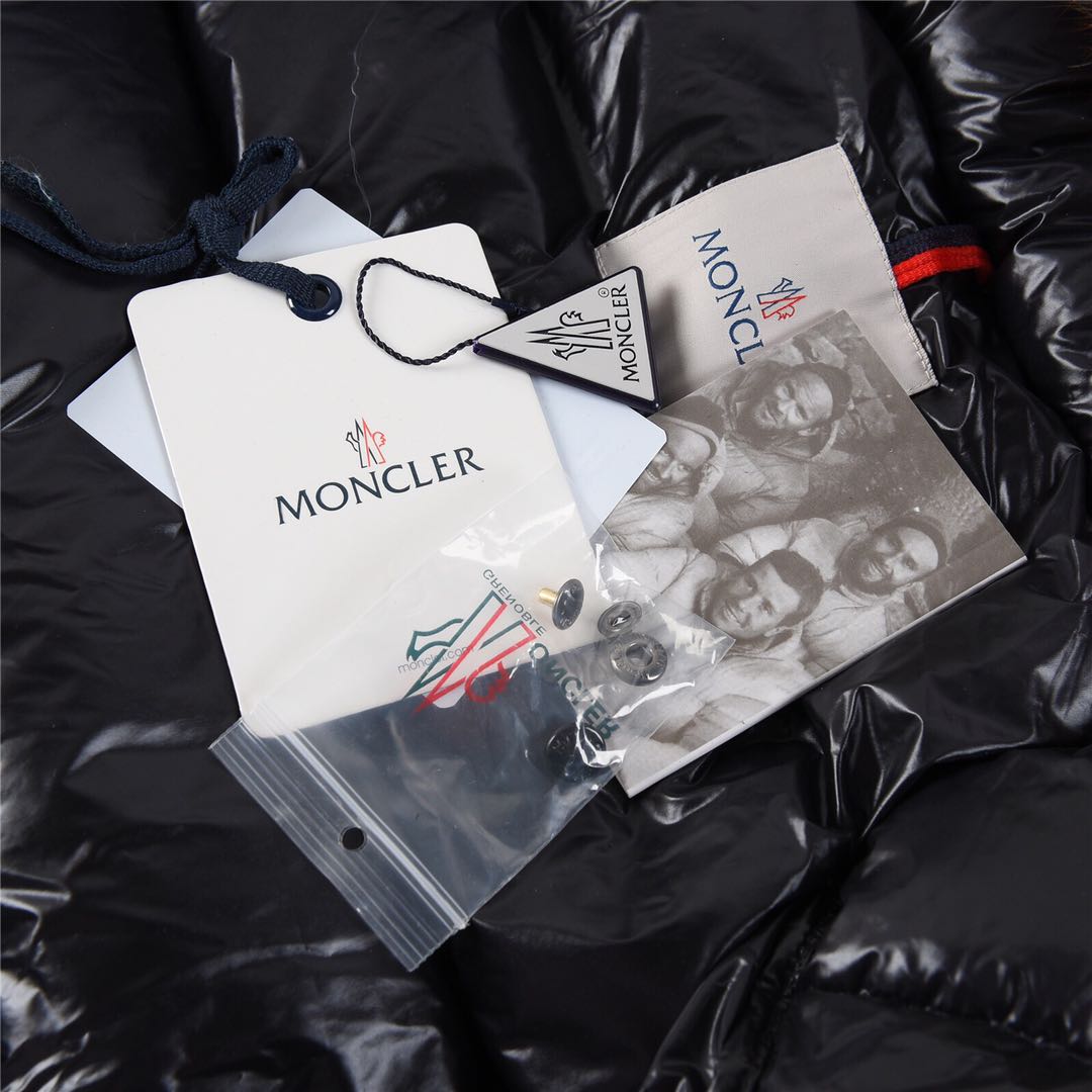 Moncler-Hudson Women's Extended Waist Hooded Down Jacket