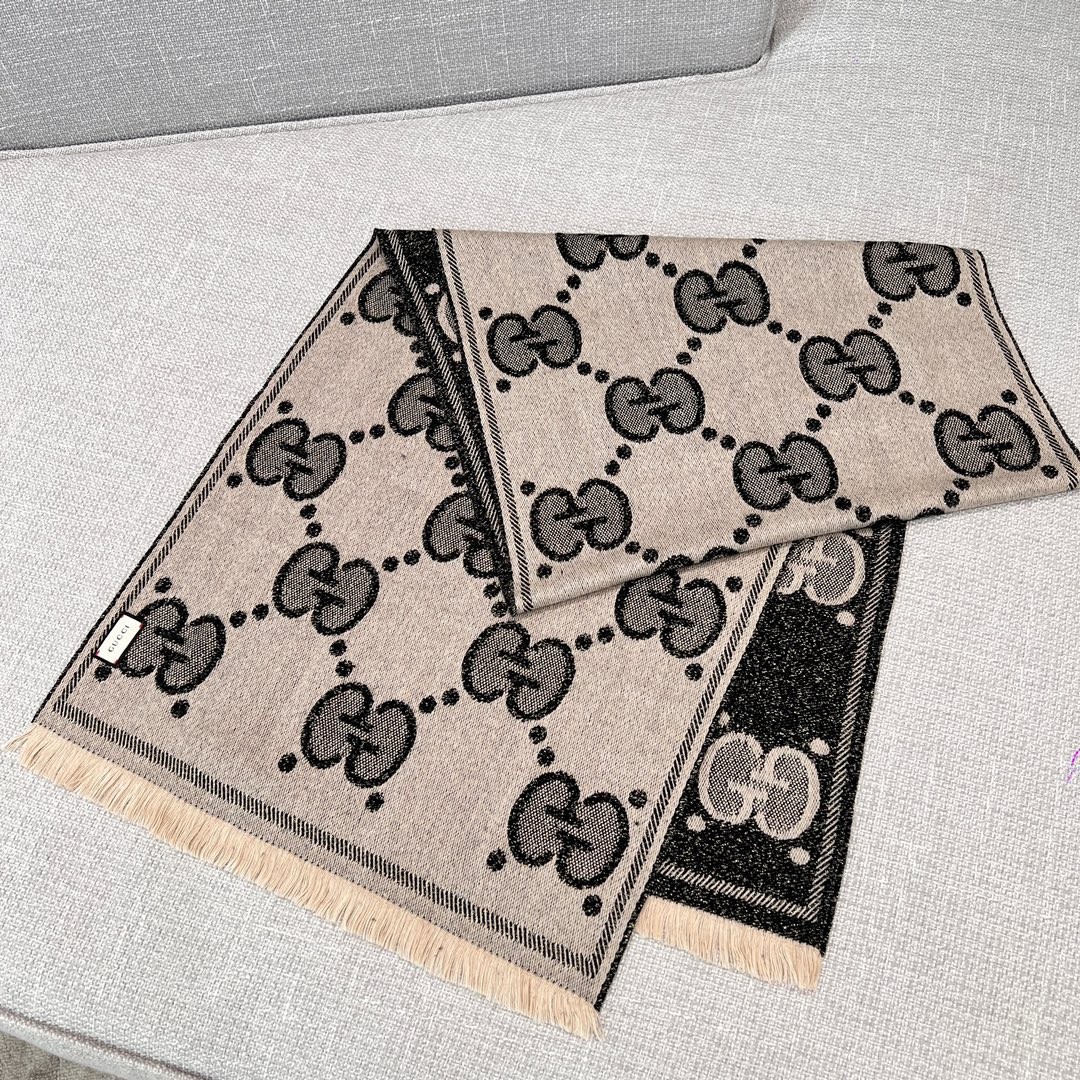 GUCCI-Jacquard gold and silver silk shawl