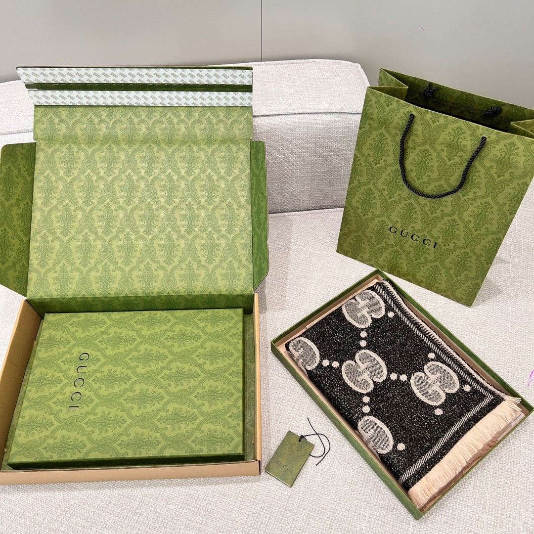 GUCCI-Jacquard gold and silver silk shawl