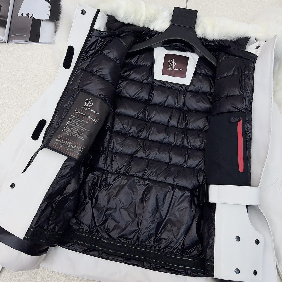 Moncler-Celac short waist, big fur collar down ski jacket