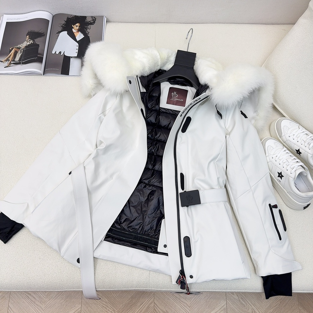 Moncler-Celac short waist, big fur collar down ski jacket