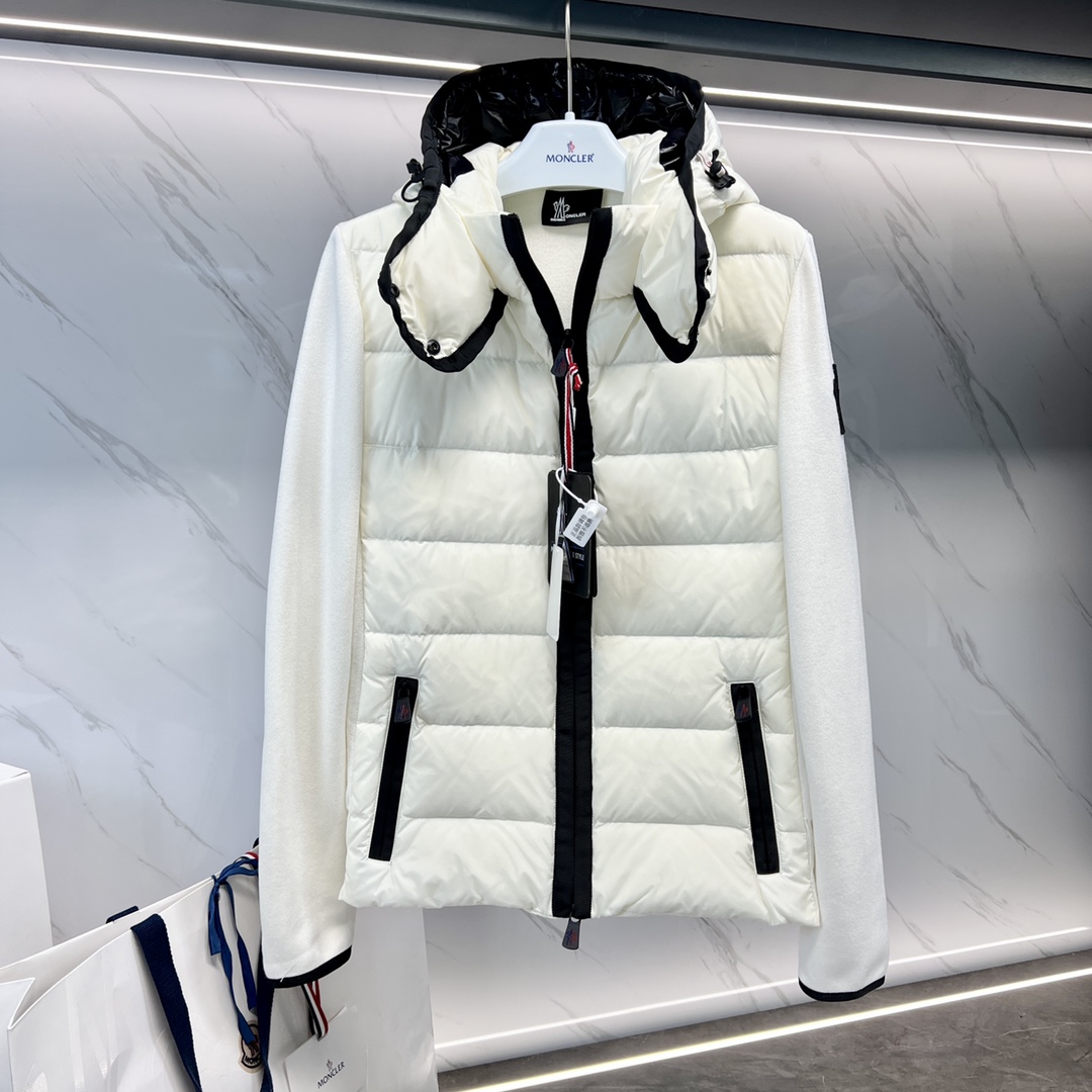 Moncler-High end black label skiing series