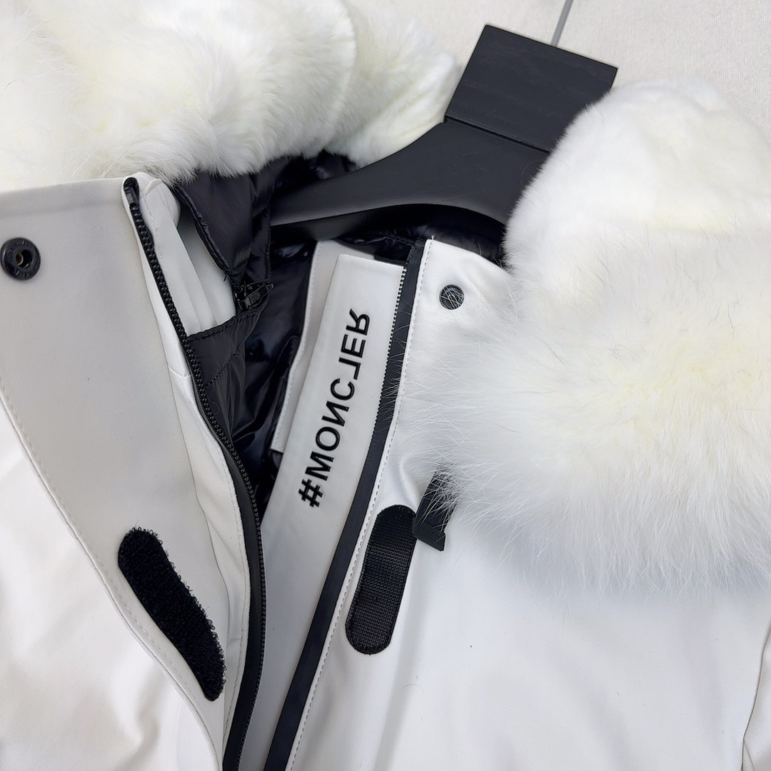 Moncler-Celac short waist, big fur collar down ski jacket