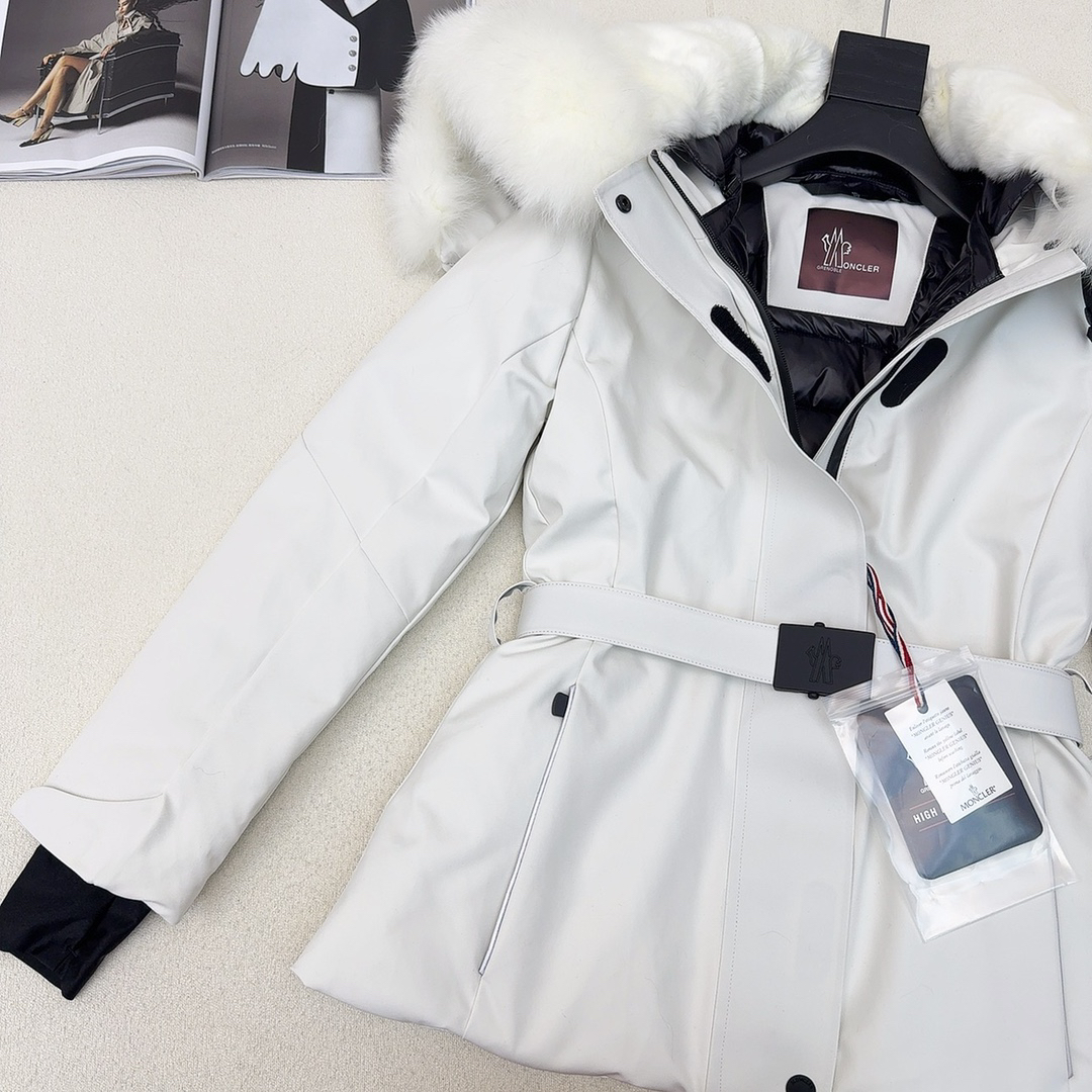 Moncler-Celac short waist, big fur collar down ski jacket