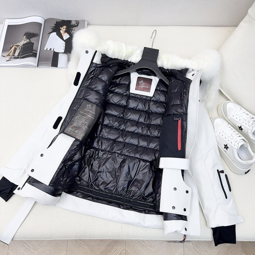 Moncler-Celac short waist, big fur collar down ski jacket