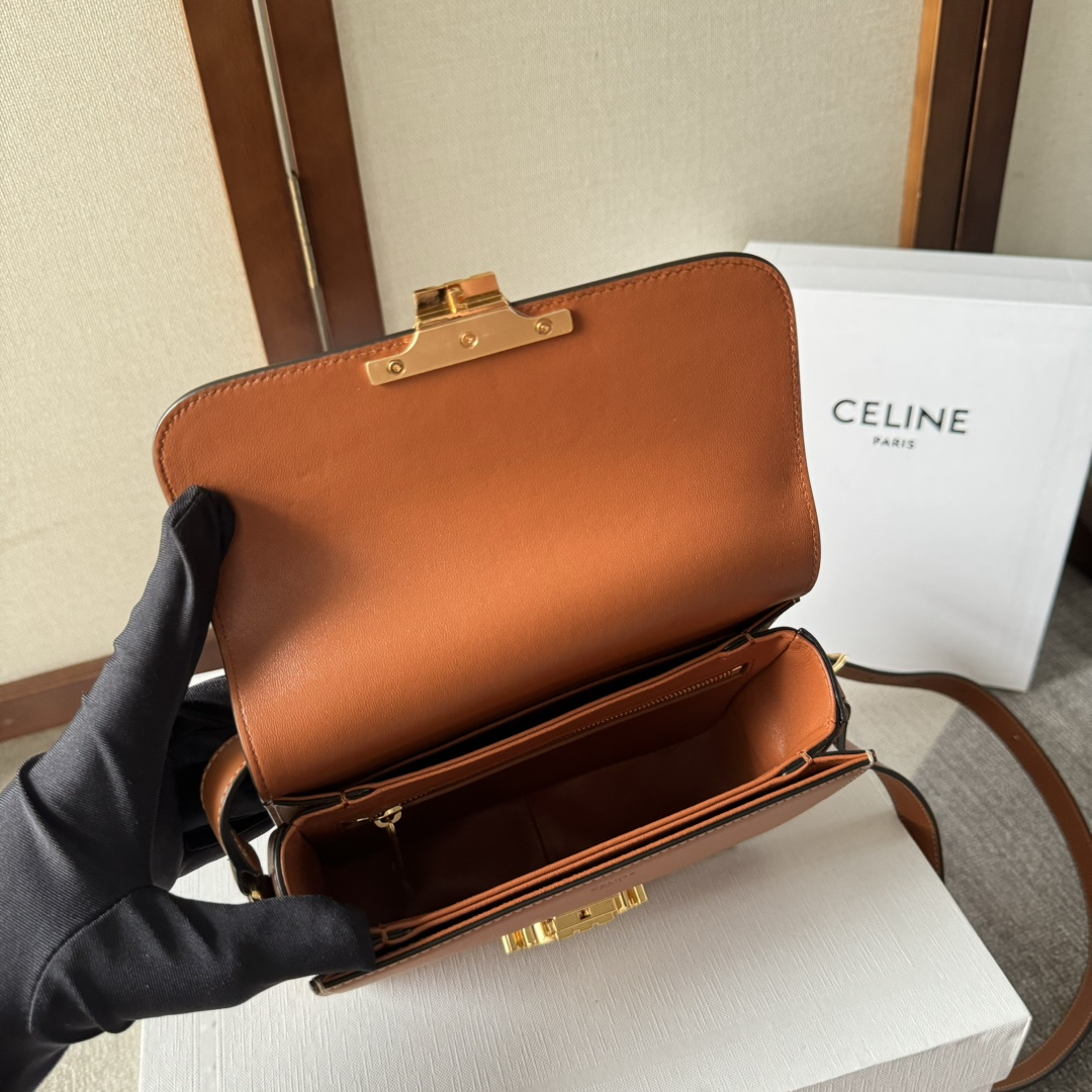 Celine-teen triomphe bag