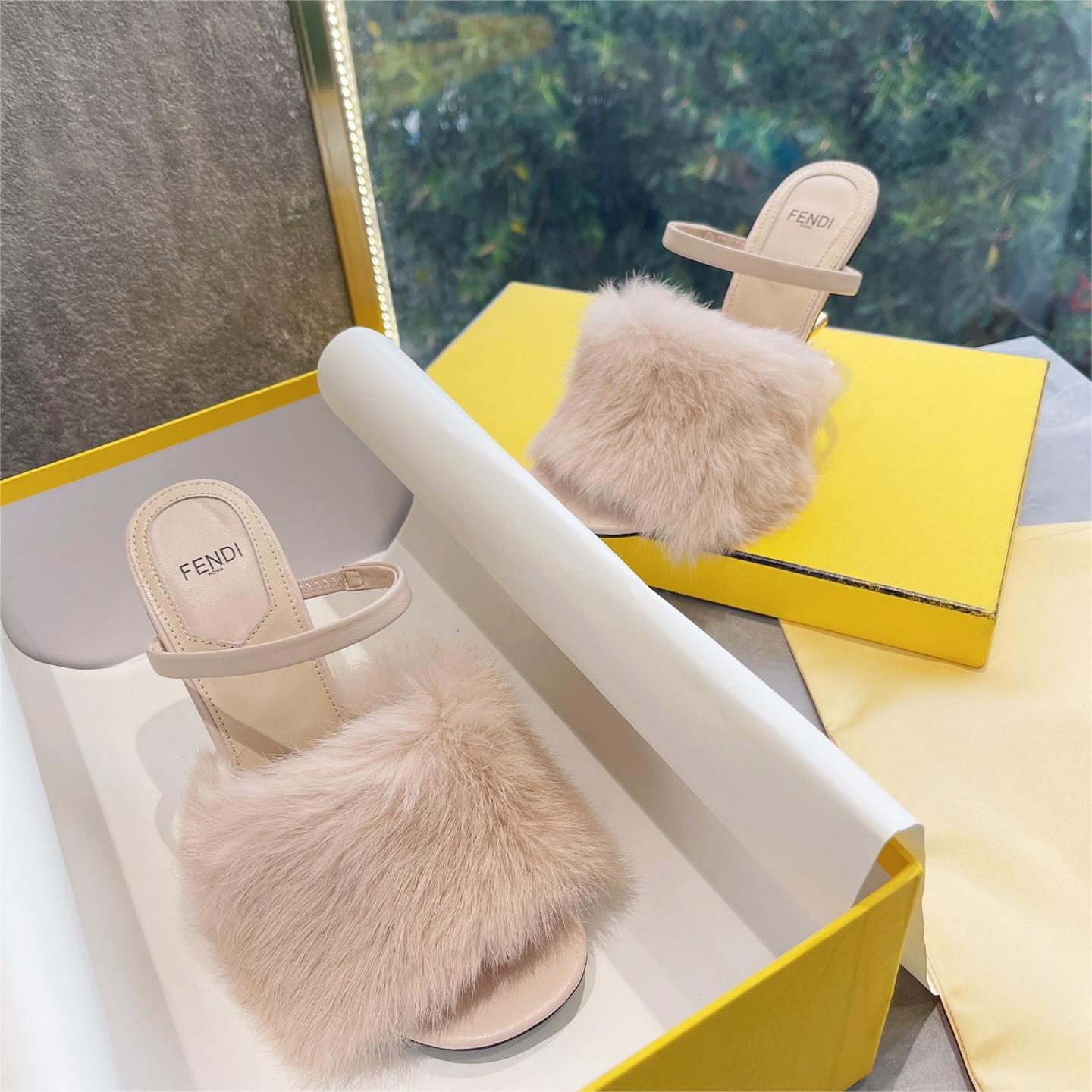 FENDI-Mink fur first shoes