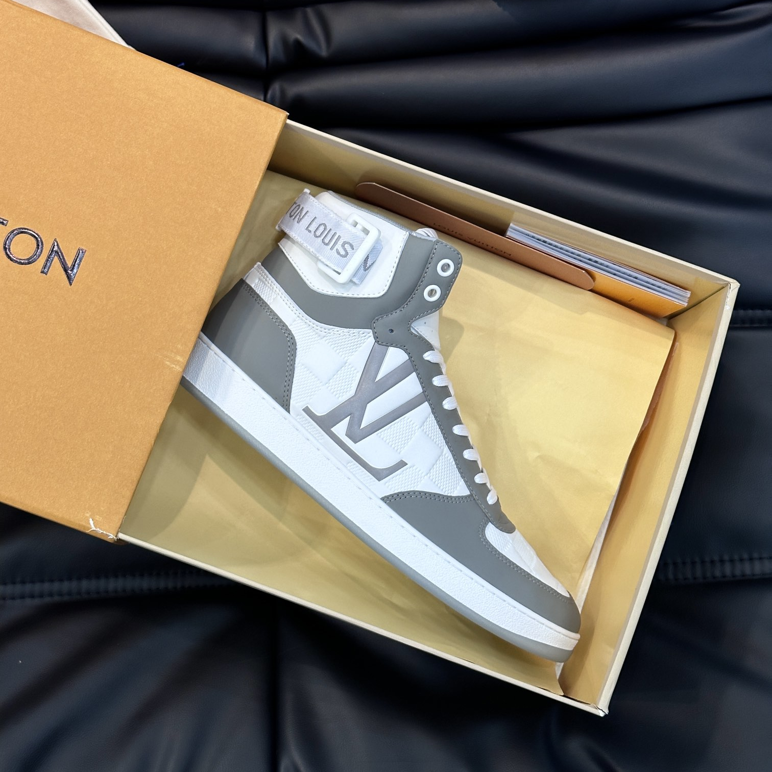 LV-Men's High Top Classic Cow Leather Embossed Damier Pattern Sports shoes