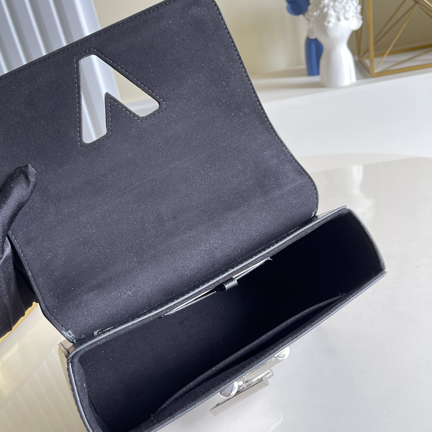 LV -Twist Medium Sliding Leather Shoulder Bag