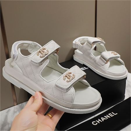 CHANEL-Velcro Cowhide Denim Fabric with Resin Buckle Paired with Sandals