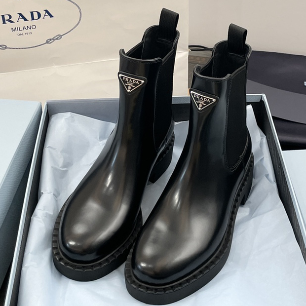 PRADA-Cow leather round toe slip-on Chelsea boots