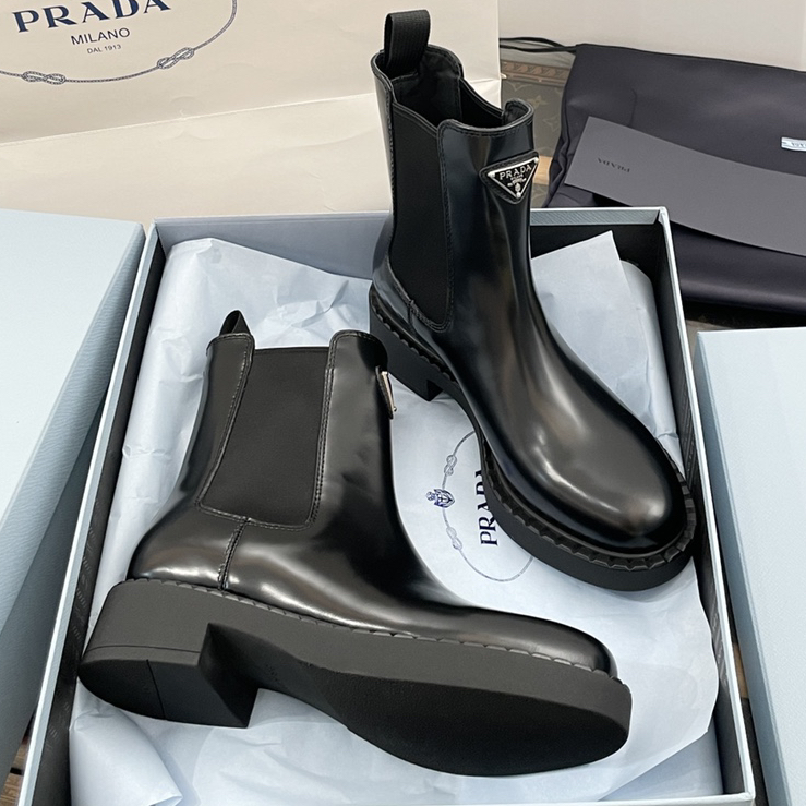 PRADA-Cow leather round toe slip-on Chelsea boots