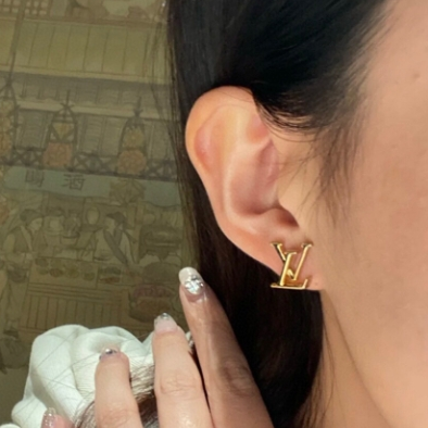 LV-Simple Classic and Versatile Logo Earrings