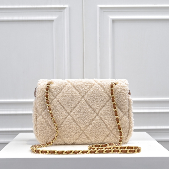 Chanel-Large 24k Teddy Lamb Wool Bag