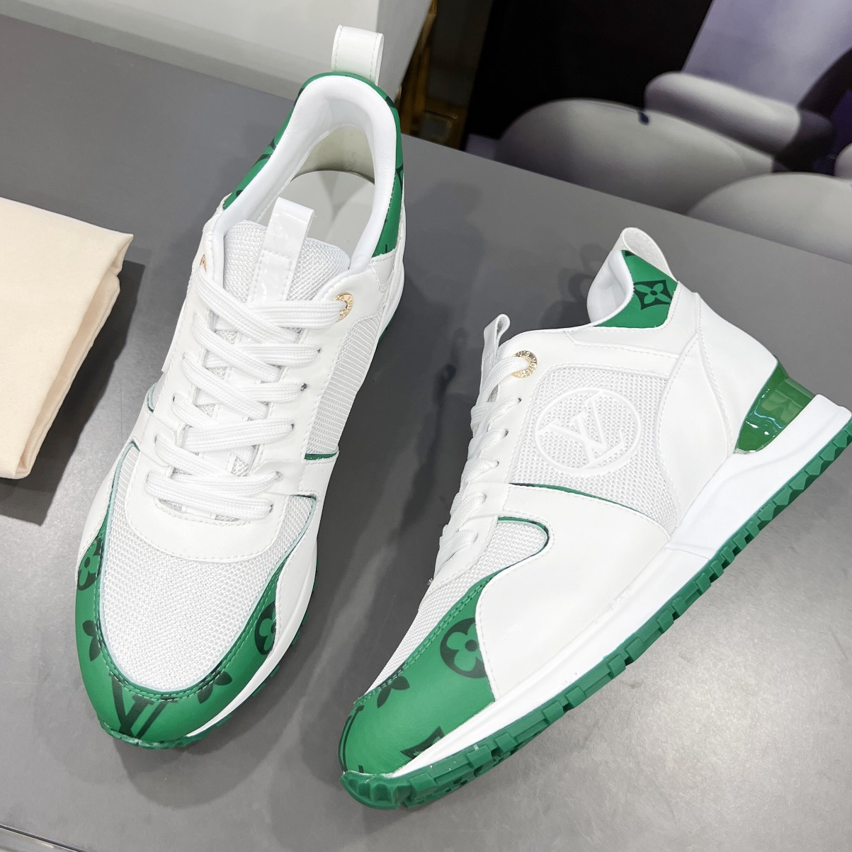 LOUIS VUITTON -Run Away White Low-top Casual Shoes