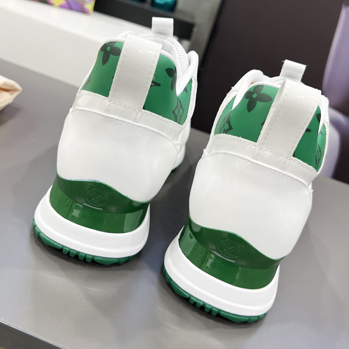 LOUIS VUITTON -Run Away White Low-top Casual Shoes