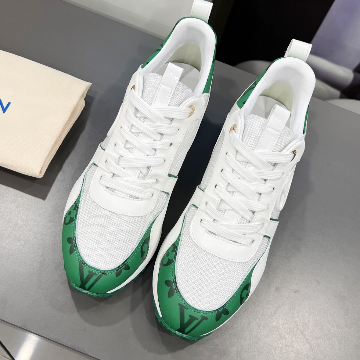 LOUIS VUITTON -Run Away White Low-top Casual Shoes