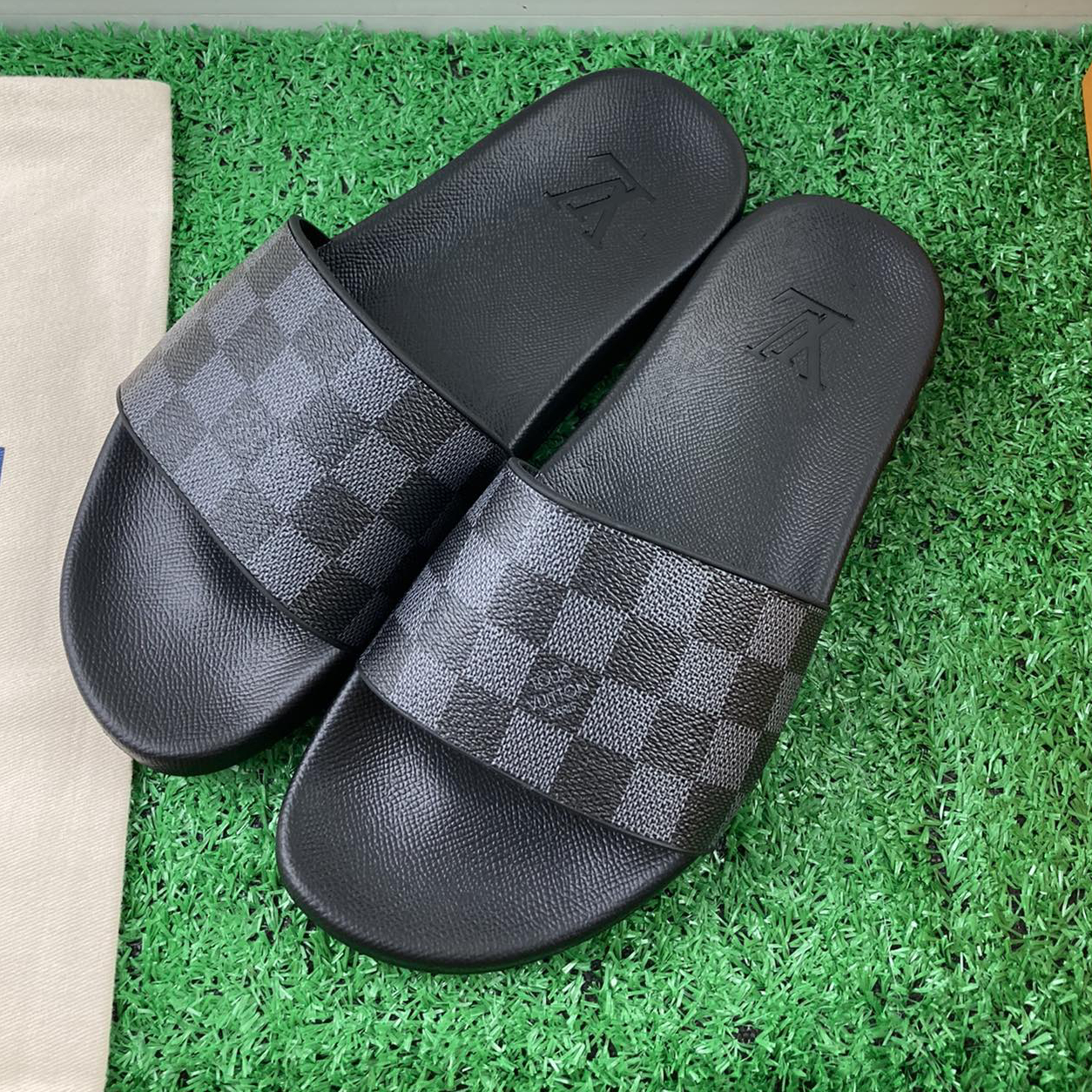 LOUIS VUITTON -Waterfront MULE BLACK Rubber Slide Sandals