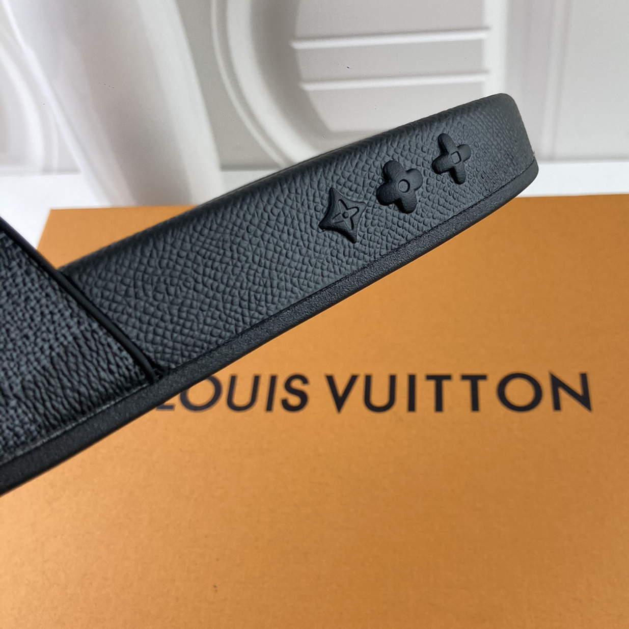 LOUIS VUITTON -Waterfront MULE BLACK Rubber Slide Sandals