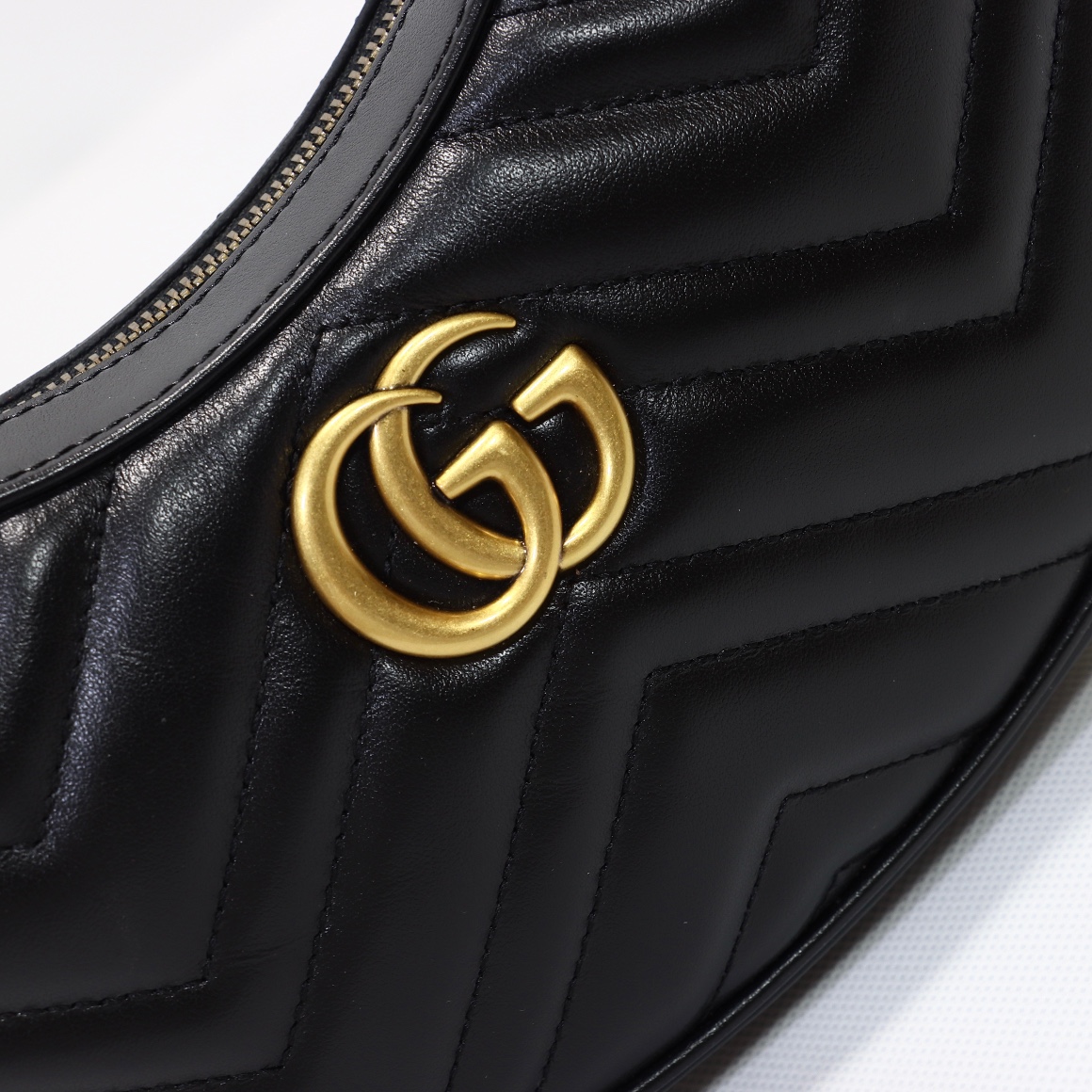 Gucci-Marmont Series Black Crescent Underarm Bag