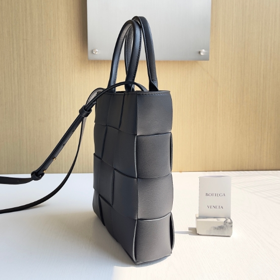Bottega Veneta-Mini Tote Bag