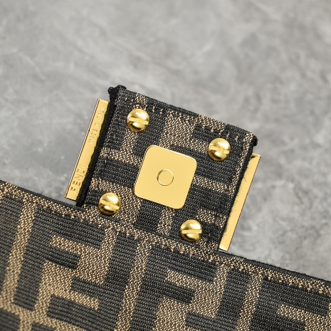 Fendi-Baguette Shoulder Tote Bag