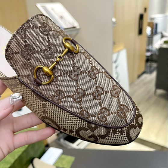 Gucci-Full Sheepskin Smooth Half Drag