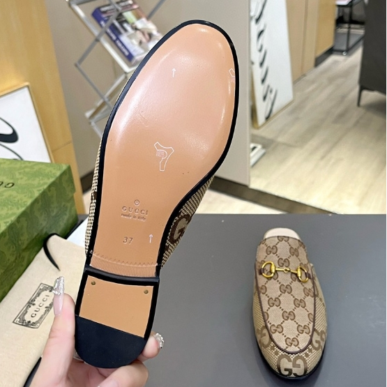 Gucci-Full Sheepskin Smooth Half Drag