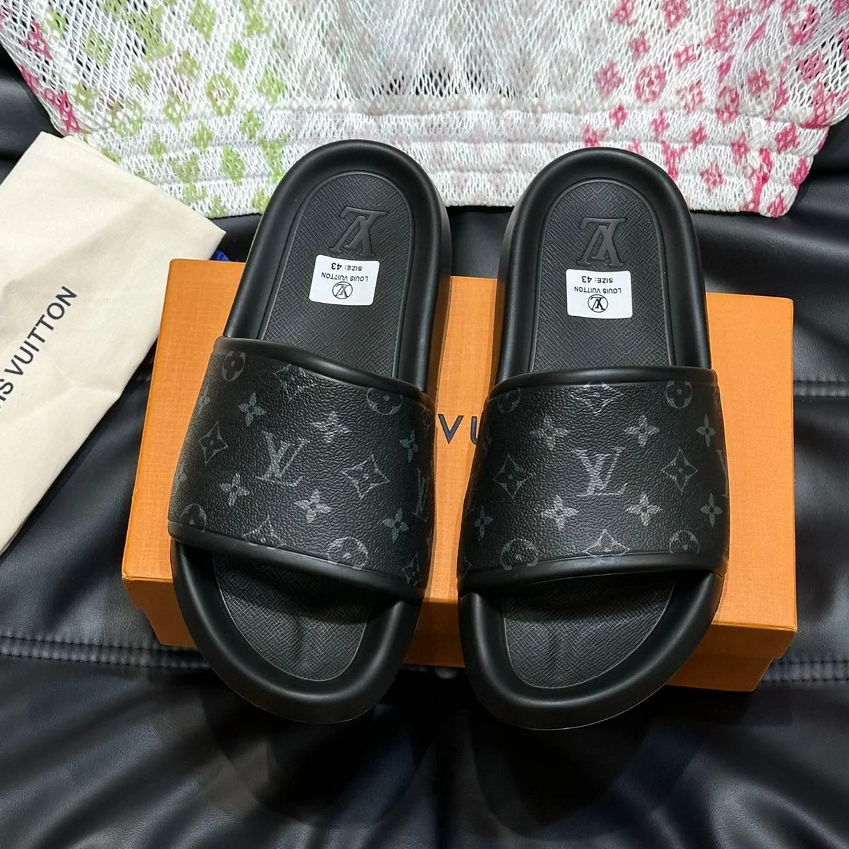 LV-Black Letter Printed Casual Slippers