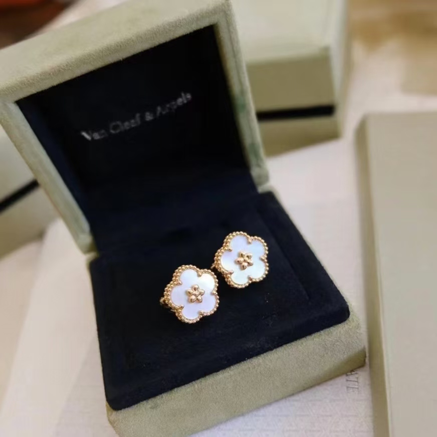 Van Cleef & Arpels - Lucky Spring Plum Earrings