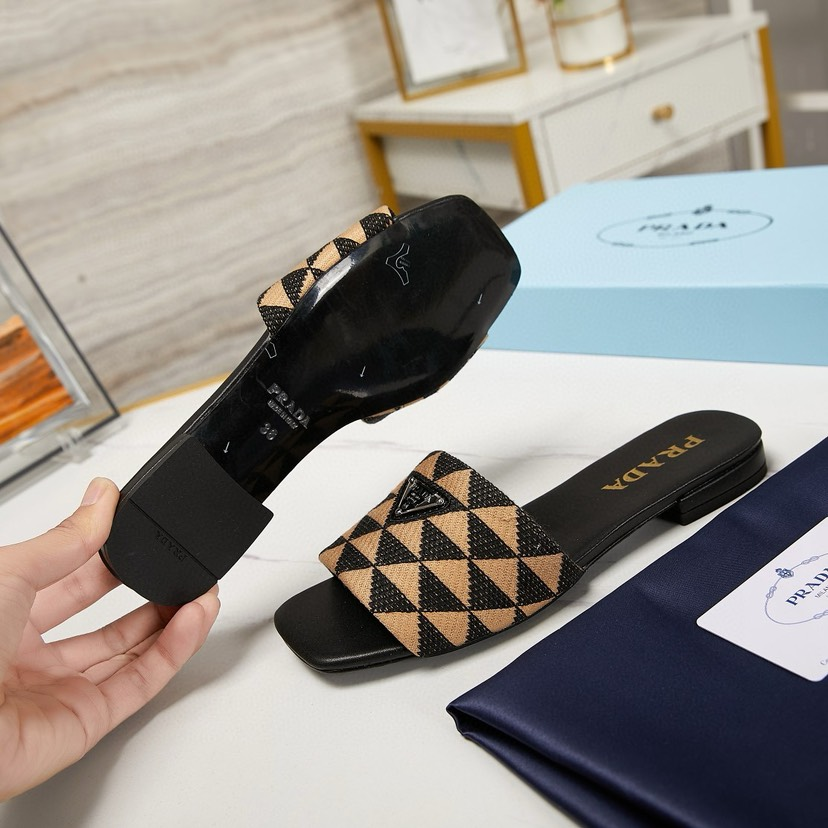 Prada-Sheepskin Electric Embroidery Cooler