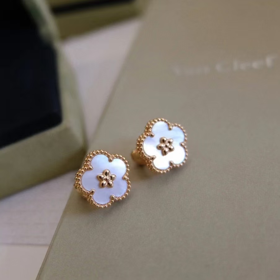 Van Cleef & Arpels - Lucky Spring Plum Earrings