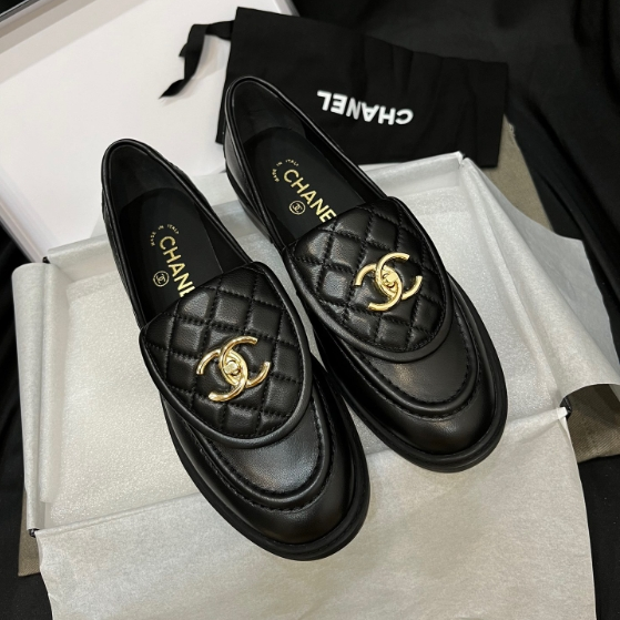 Chanel-Sheepskin flap retro loafers