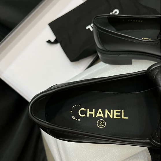 Chanel-Sheepskin flap retro loafers